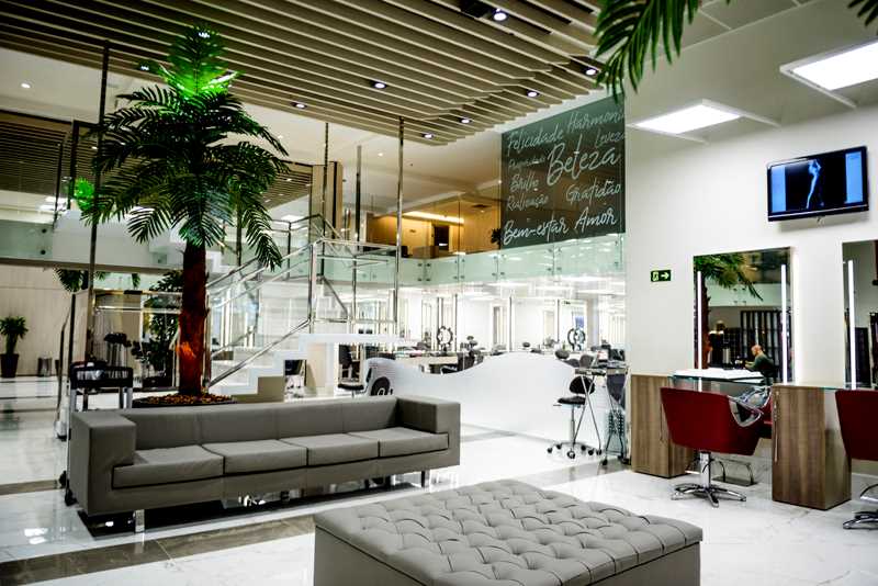 Salão de beleza do Shopping Mueller completa 35 anos de cara nova