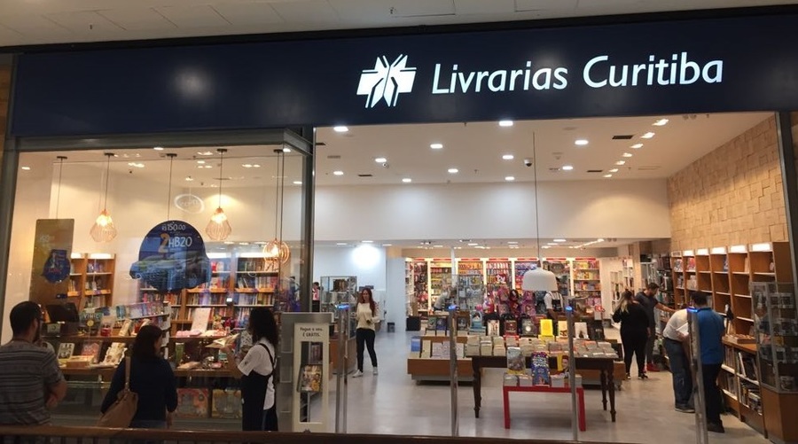 Grupo Livrarias Curitiba faz ajustes, se adapta à nova realidade do mercado e completa hoje 55 anos de atividades