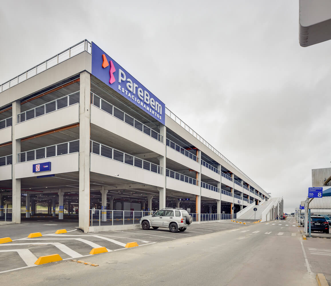 Edifício-garagem do Aeroporto Internacional de Curitiba adota geração de energia solar