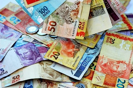 Viajar, comprar imóvel e casar estão entre os principais motivos para poupar dinheiro em 2019