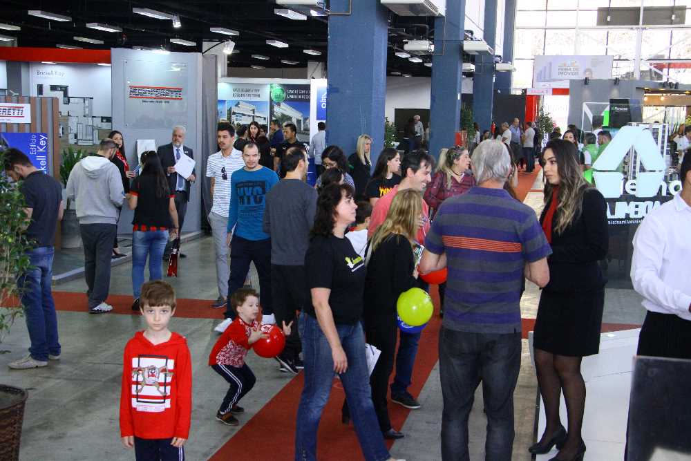 Ademi e Sinduscon lançam 28ª Feira de Imóveis do Paraná com 60% dos espaços já reservados