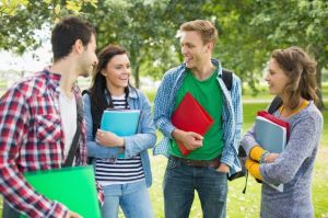 Jovens buscam “patrocínio” para seguir com estudos