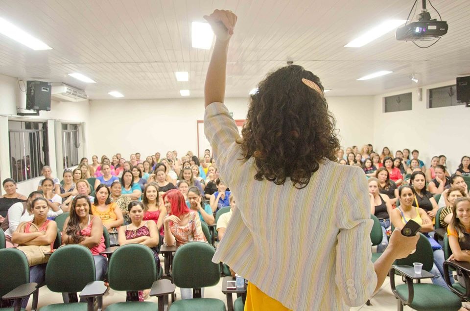 Curso em Curitiba estimula a população a conquistar dinheiro com o próprio negócio