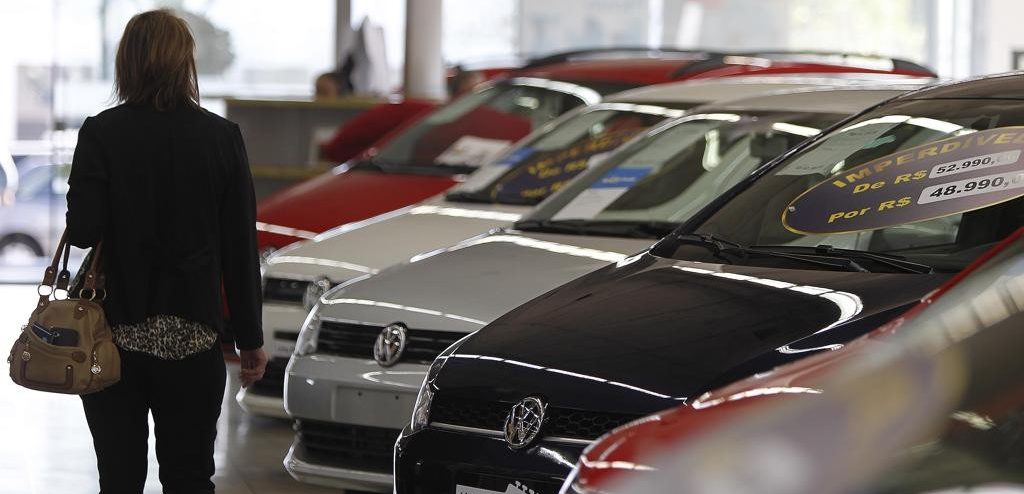 Carros populares seminovos já perderam mais de 5% de valor no último mês