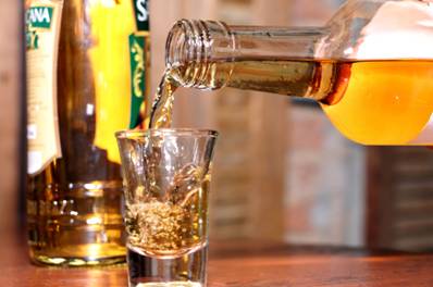 Alta tributação é principal obstáculo para regularização de produtores de cachaça