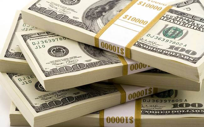 Dólar cai 0,68% e termina semana acumulando perdas de 1,93%