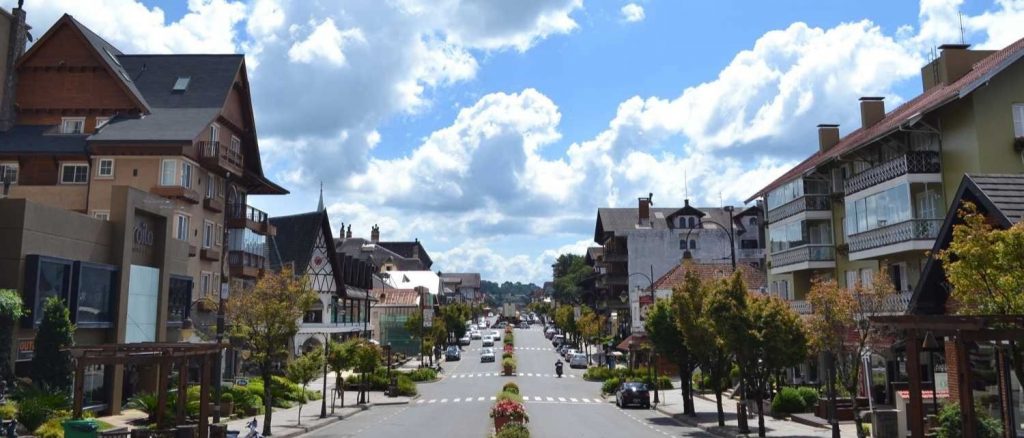 Brasileiros devem gastar até R$ 5 mil nas férias de julho