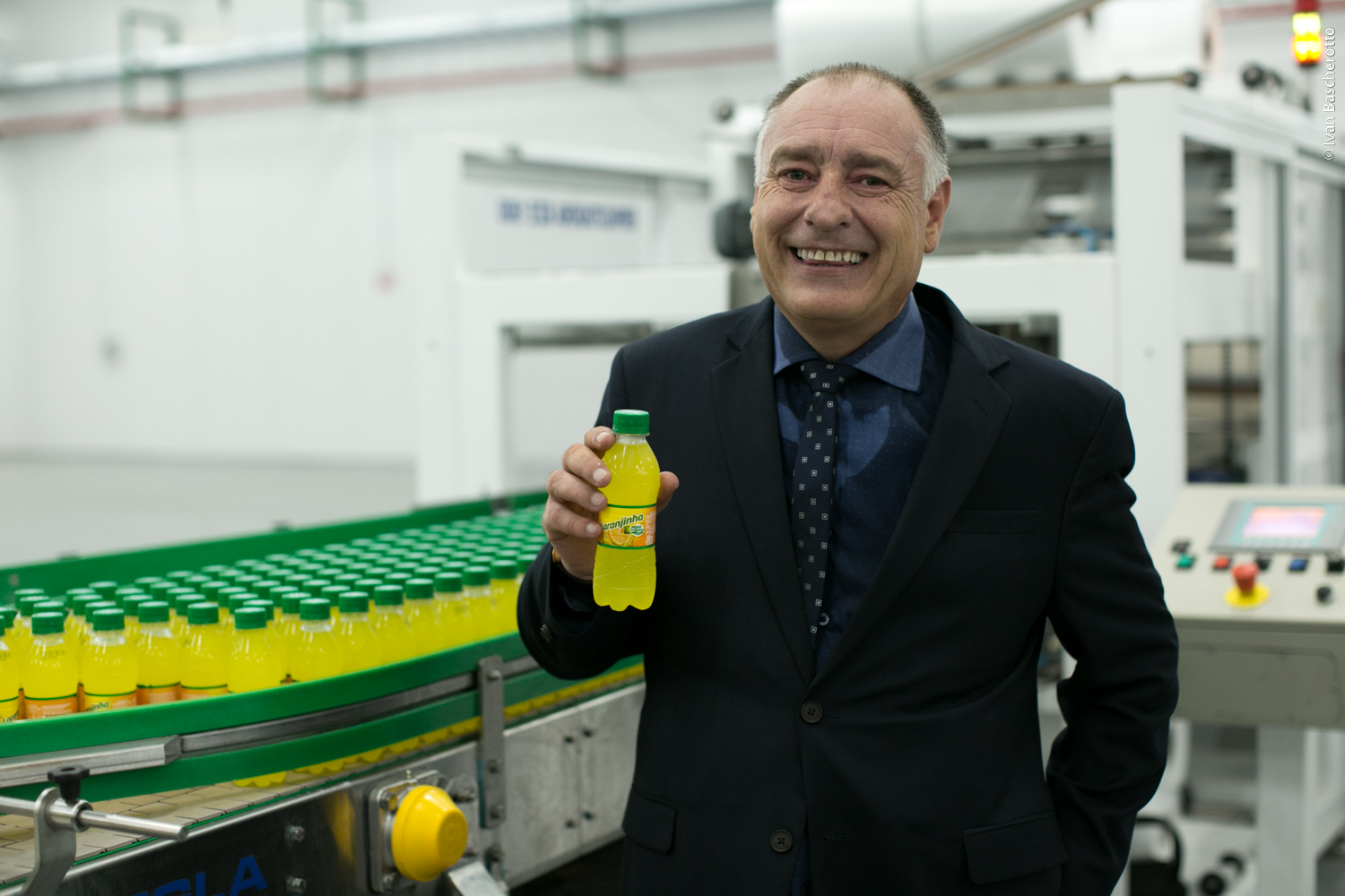 Crise e mudança nos hábitos de consumo afetam mercado de refrigerante. Para crescer, empresas lançam novos produtos