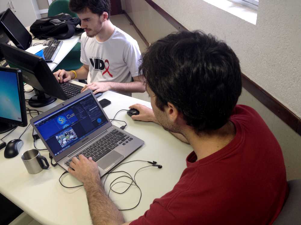 Cursos de TI atraem estudantes e profissionais de várias áreas