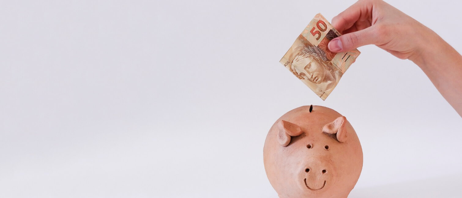 4 dicas para organizar as finanças e poupar dinheiro mesmo sem ter conta em banco
