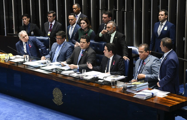Previdência é aprovada em 1° turno no Plenário do Senado