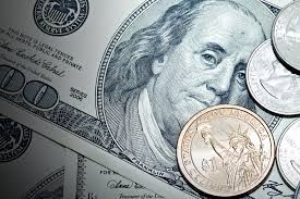 Apesar de cair 3,4% na semana, dólar valorizou quase 4% em agosto