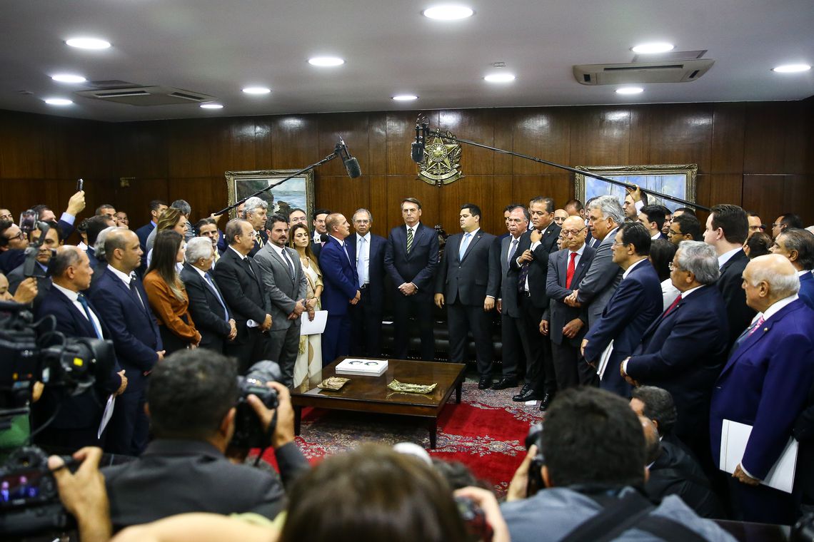 Governo completa 300 dias e apresenta propostas de reformas para promover a eficiência do Estado e impulsionar a economia