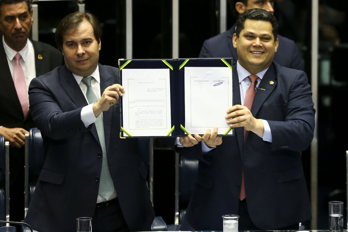 Parlamentares comemoram promulgação da reforma da Previdência