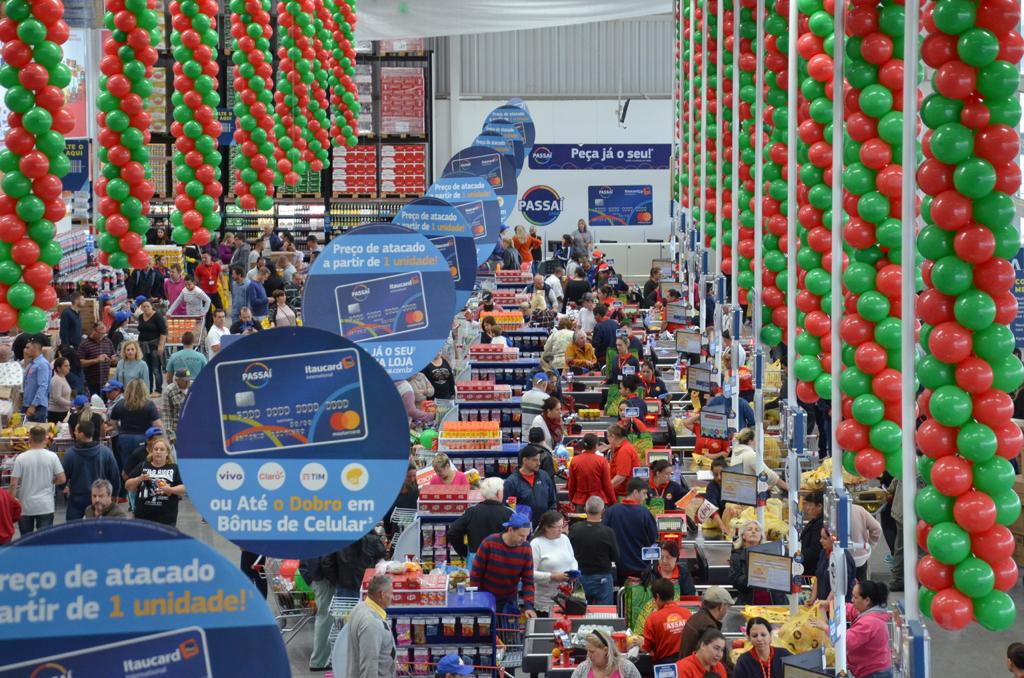 Mercado de atacarejo de autosserviço continua crescendo e vai ocupar lugar dos hipermercados