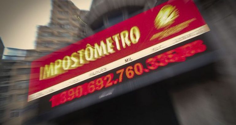 Impostômetro atinge marca de R$ 2,4 trilhões e já supera valor de 2018