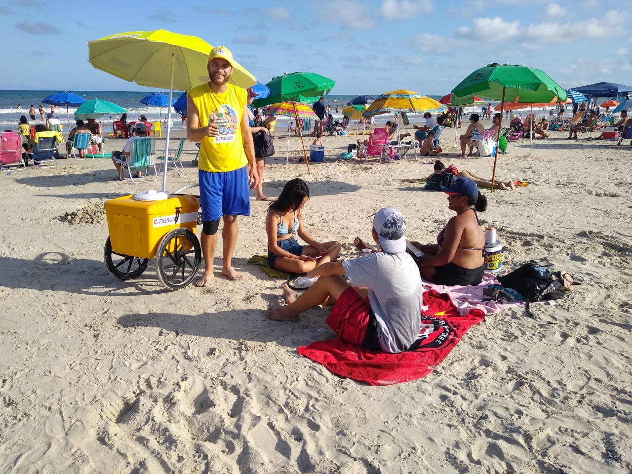 Nissei vai à beira mar levar facilidade aos veranistas com venda de protetores solares
