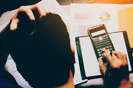 Brasileiros passaram a se endividar para comprar mantimentos em 2020