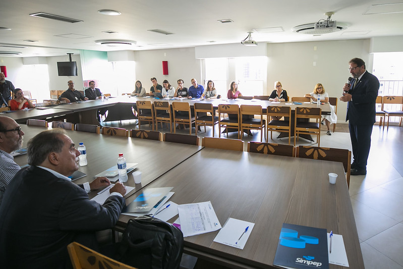 Empresários debatem na Fiep projetos que impactam setor de plástico