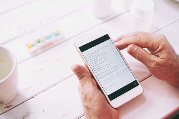 Quase 90% dos brasileiros planejam fazer compras de fim de ano pelo celular, em busca de preço