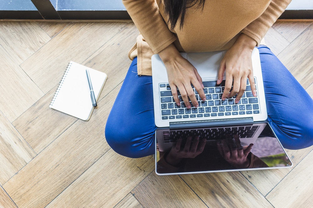 Psicóloga elabora manual de produtividade para home office em tempos de coronavírus
