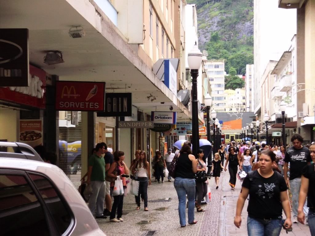 Lojas de rua têm salto de 20% no faturamento