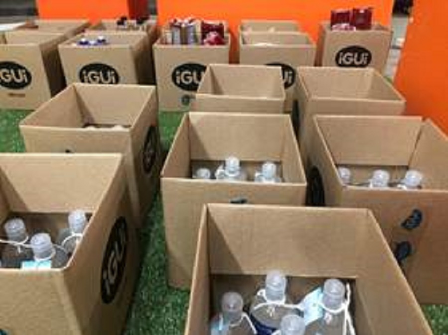 Maior fabricante de piscinas do mundo produz álcool em gel para distribuir em casas de repouso e ONGs