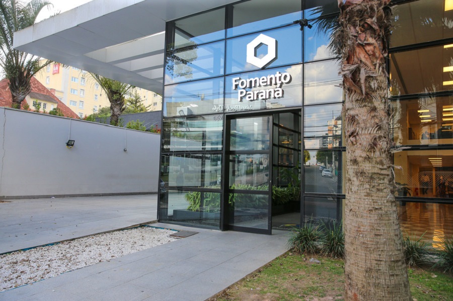 Fomento Paraná inicia oferta de empréstimos e financiamentos com aval de fundo do BNDES