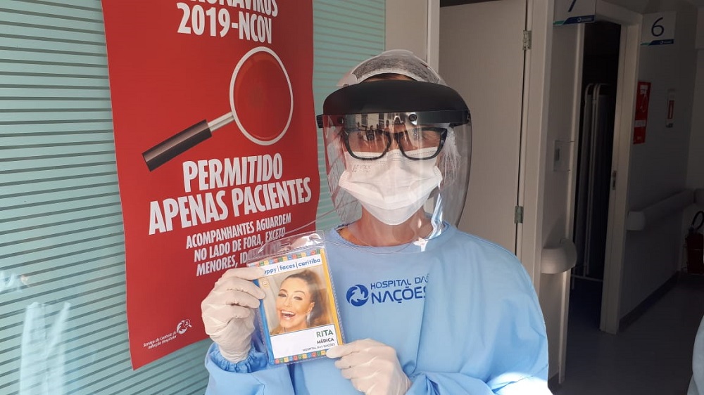 Vaquinha virtual levanta fundos para fazer crachás visando humanizar os atendimentos clínicos