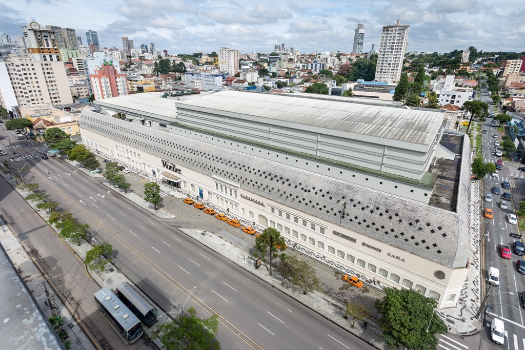Shopping Mueller completa 40 anos e recebe Miguel Falabella