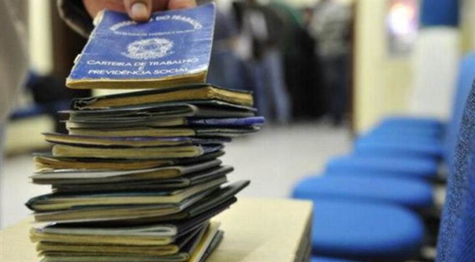 Taxa de desocupação fica em 8,6% no trimestre encerrado em fevereiro