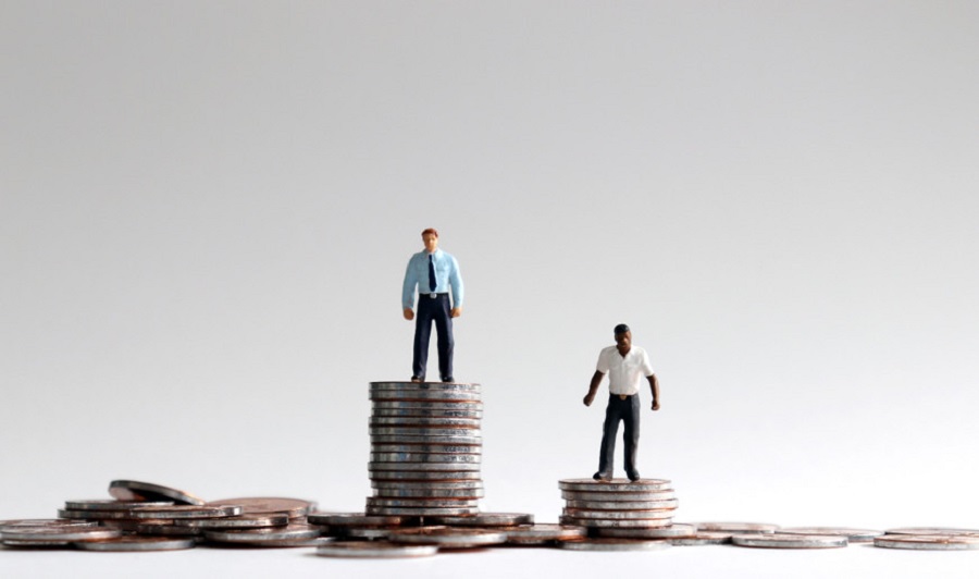 Rendimento de 1% que ganha mais equivale a 33,7 vezes o da metade da população que ganha menos