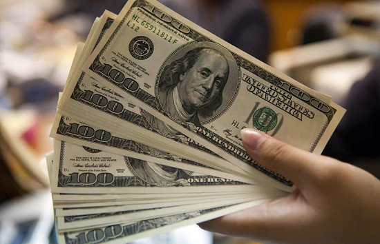 Dólar cai para R$ 5,64 e fecha no menor valor desde outubro