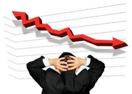 Disparada dos custos dos insumos, juros e  falta de apoio fiscal aumentam risco global de empresas insolventes