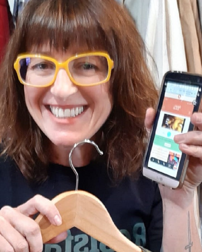 Empreendedora paranaense reinventa brechó e ainda ajuda projeto solidário