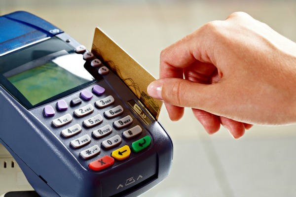 Visa aponta crescimento no uso do débito online e de pré-pagos durante a pandemia