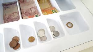 Cédula de R$ 200 preocupa comerciantes por falta de troco