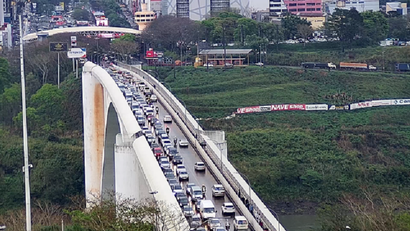 Brasil e Paraguai reabrem parcialmente suas fronteiras para comércio