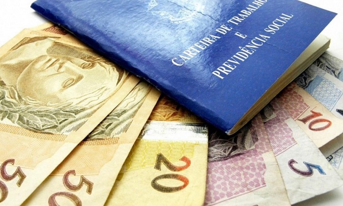 Presidente da República assina decreto que reajusta salário mínimo para R$ 1.412