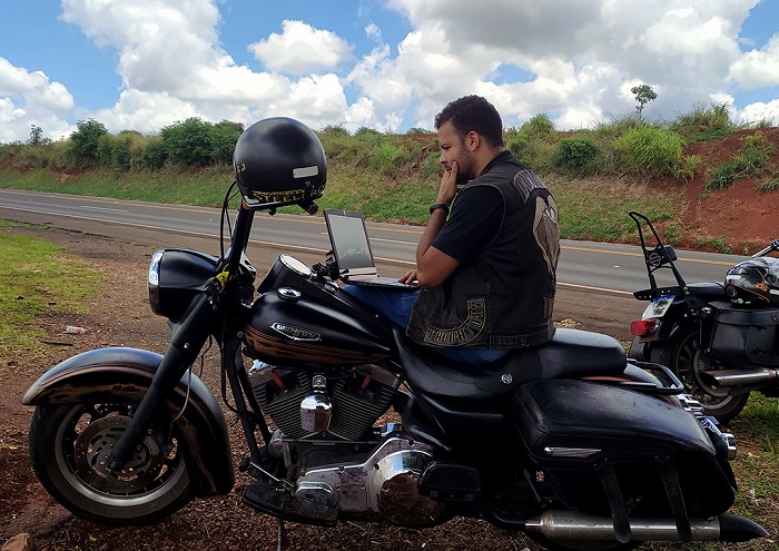 Empresa sem sede permite trabalho remoto até sobre duas rodas