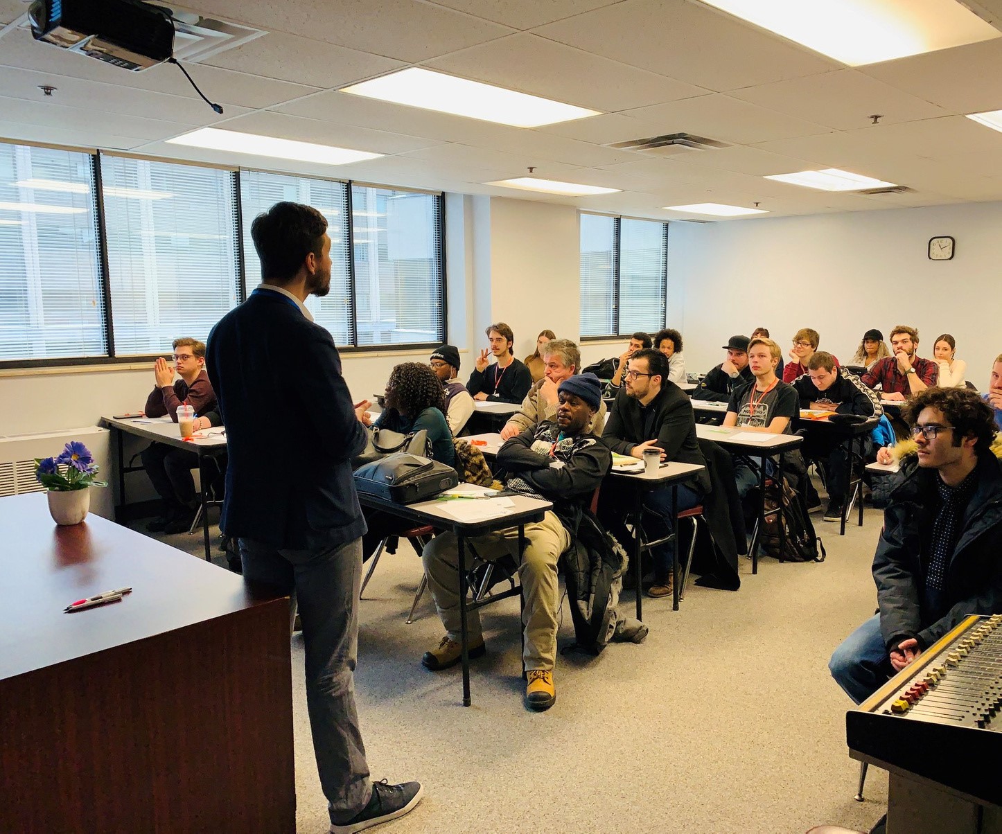 Escola de Montreal oferece bolsas de US$ 10 mil e trabalho para brasileiros
