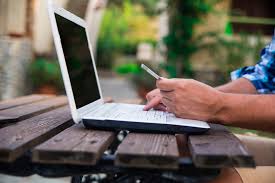 Planos de internet, TV, fixo e celular comprometem até 49% do salário mínimo