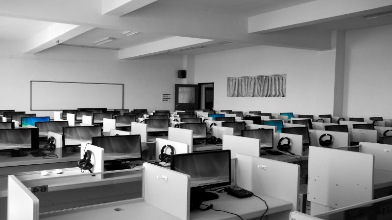 Estudo aponta principais mudanças que as empresas pretendem implementar no local de trabalho em 2021