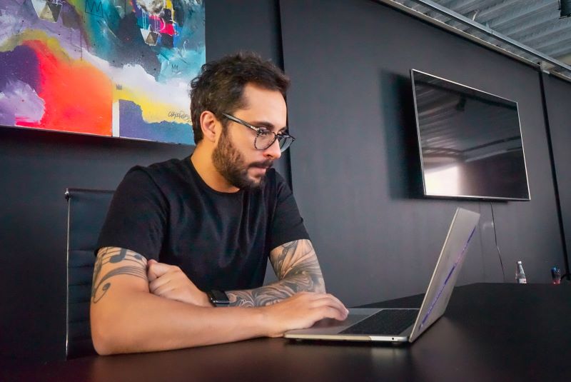 Pandemia impulsiona trabalho remoto e muda perspectivas de profissionais