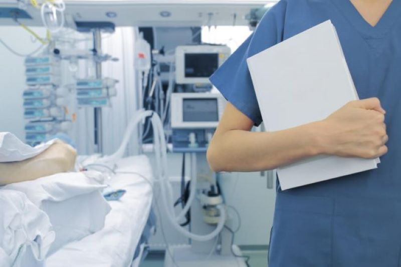 Hospitais têm dificuldade de encontrar mão de obra qualificada para atender UTI