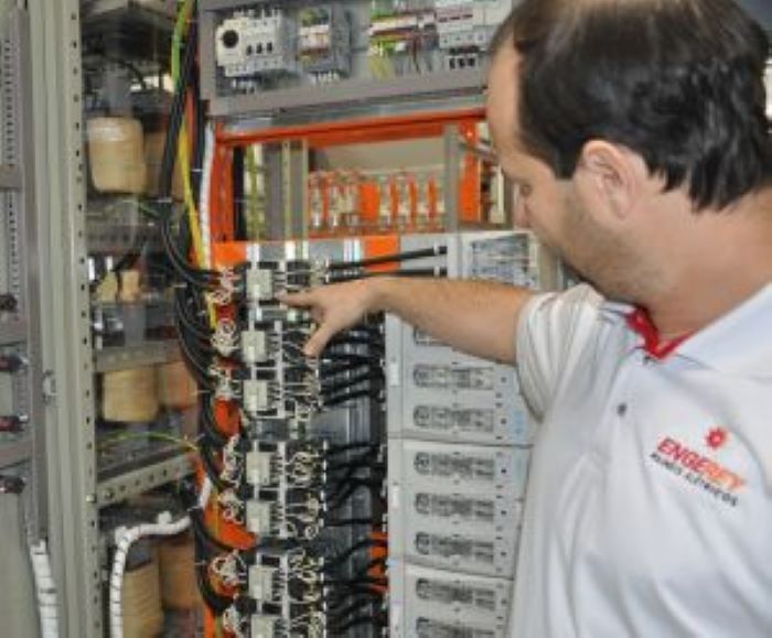 Por que o banco de capacitores se tornou equipamento essencial nas indústrias?