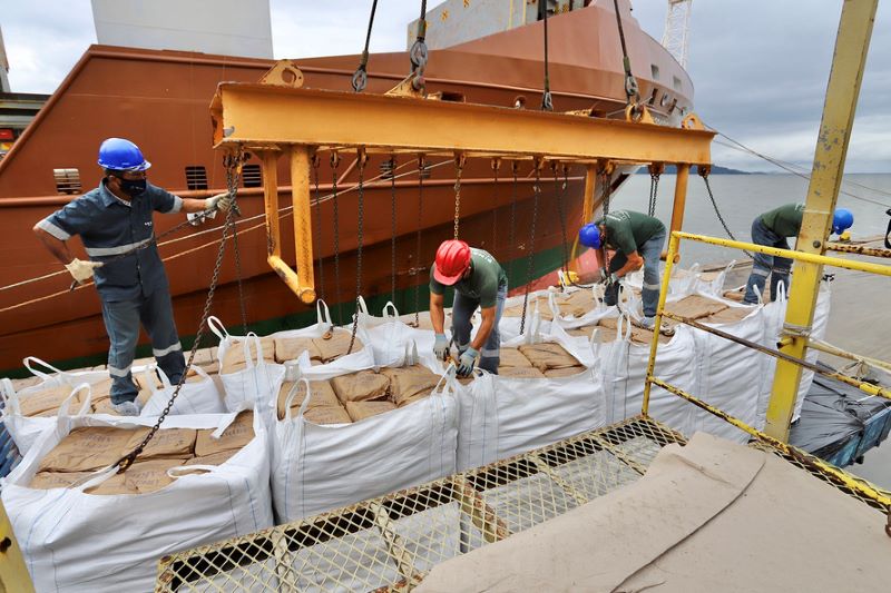 Porto de Antonina realiza operações inéditas de malte e alimentos