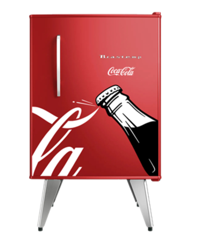 Brastemp lança edição exclusiva de frigobar retrô em parceria com a Coca-Cola