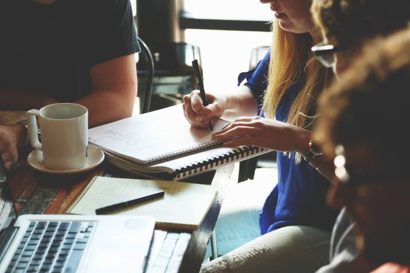 Etiqueta corporativa inclusiva é essencial para um ambiente de trabalho mais produtivo