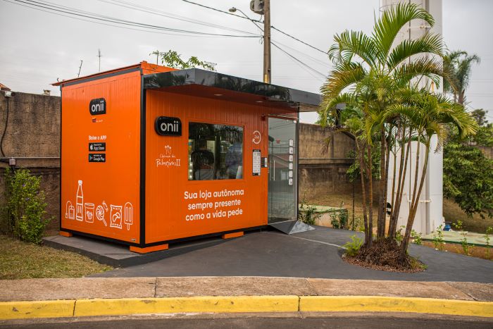 Novos condomínios já são construídos com lojas autônomas